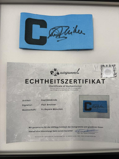 Kapitänsbinde Paul Breitner signiert im Rahmen Bayern München Fußball Autogramm