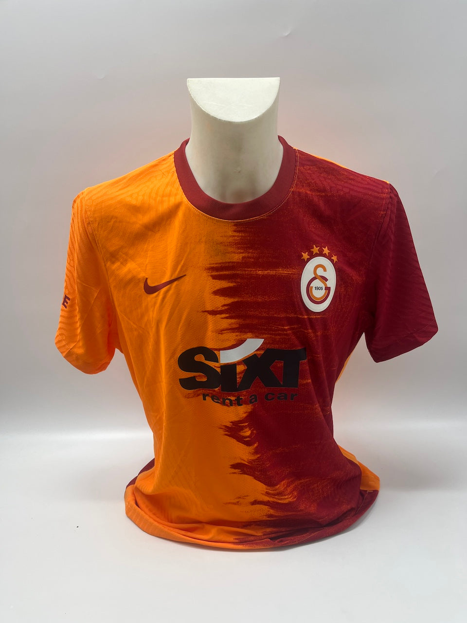 Match-worn Galatasaray Istanbul jersey worn and signed by Ryan Babel, XL