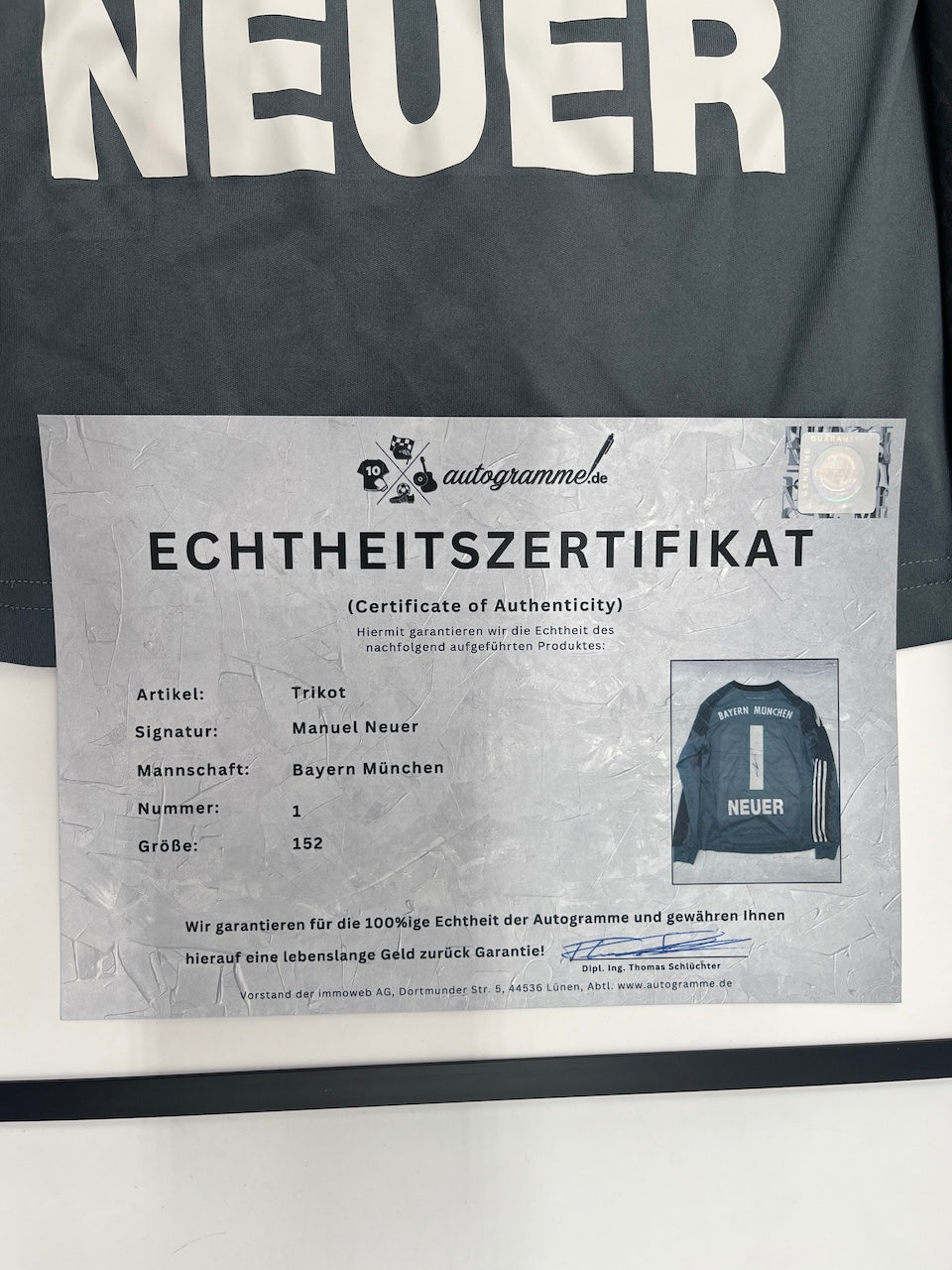 Bayern München Trikot Manuel Neuer signiert im Rahmen Adidas COA 152