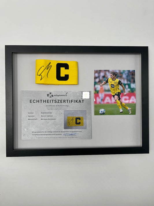 Kapitänsbinde Marcel Sabitzer signiert im Rahmen Borussia Dortmund COA