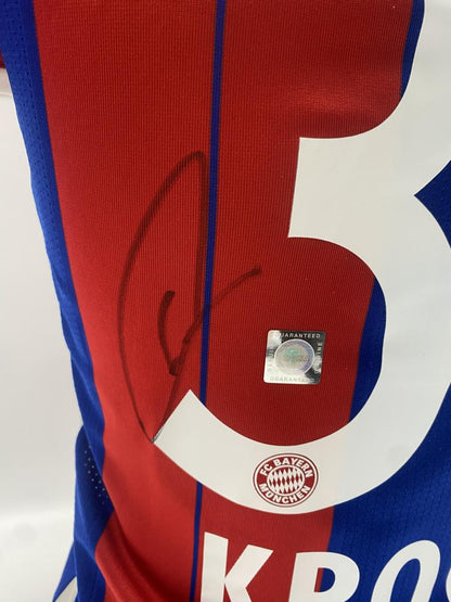 FC Bayern Munich Women's Jersey Toni Kroos Signed Adidas COA Bundesliga M