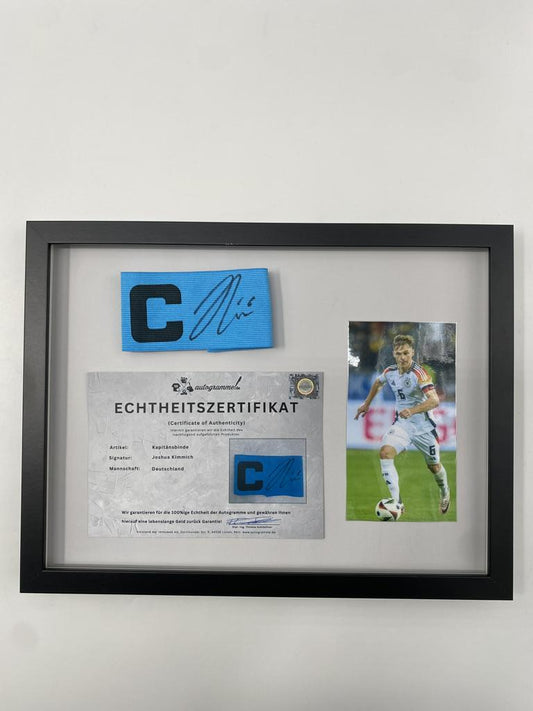 Kapitänsbinde Joshua Kimmich signiert im Rahmen Deutschland Autogramm
