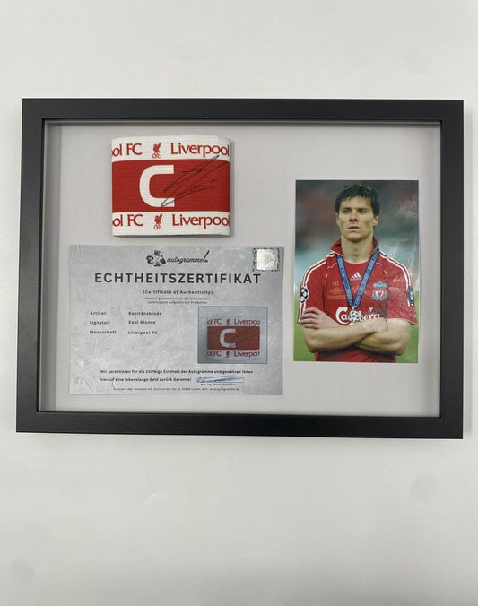 Kapitänsbinde Xabi Alonso signiert im Rahmen Liverpool FC Fußball Autogramm