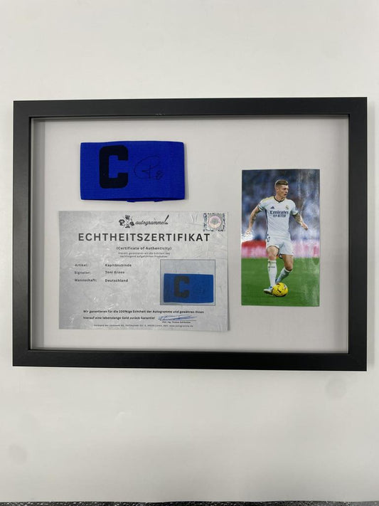 Kapitänsbinde Toni Kroos signiert im Rahmen Deutschland Fußball Autogramm