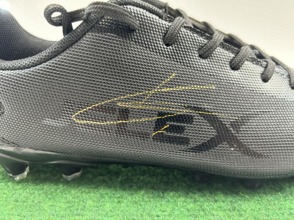 Fußballschuh Cody Gakpo signiert in Vitrine + Beleuchtung Liverpool Premier League