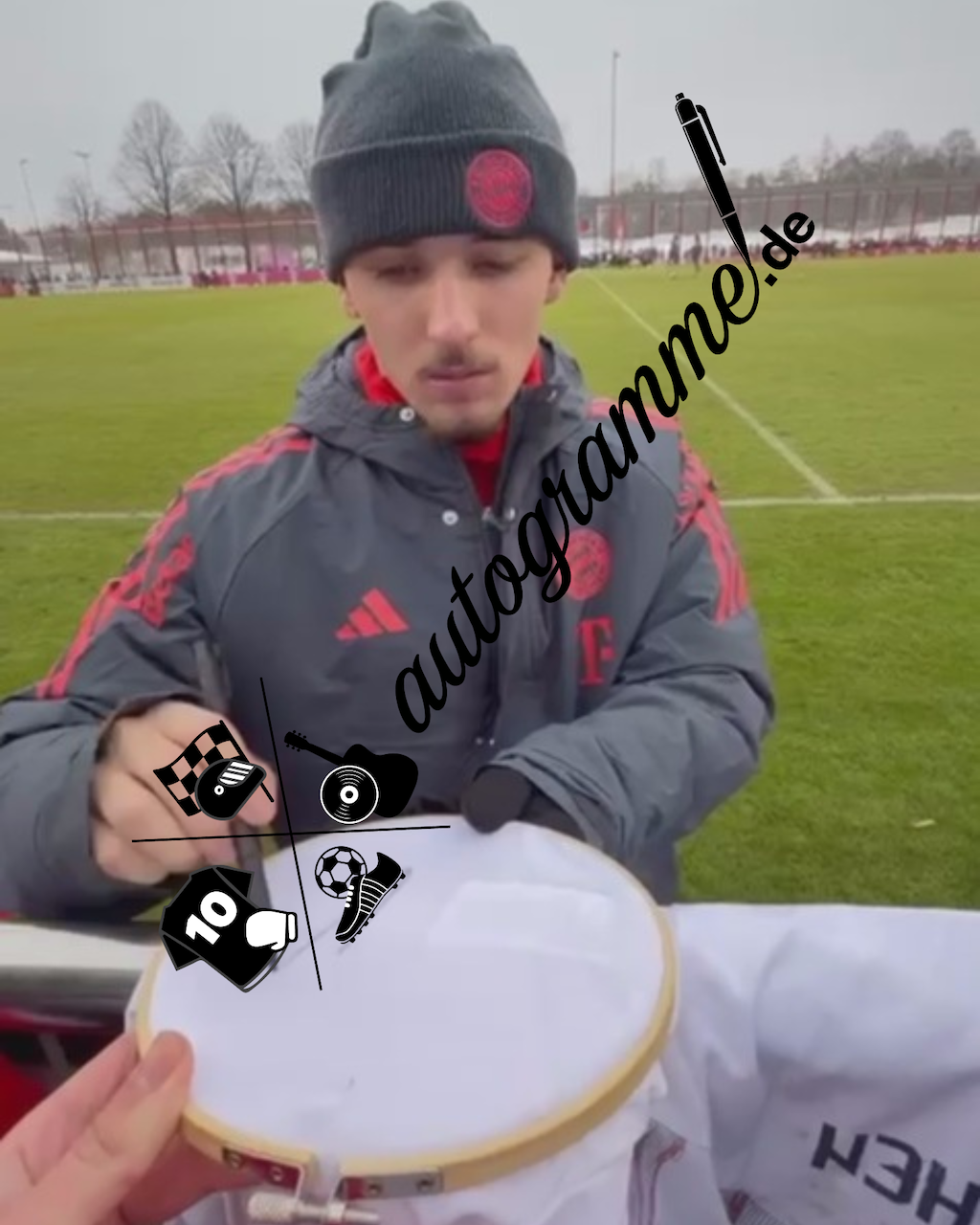 Bayern München Trikot Lennart Karl signiert Autogramm Adidas COA M
