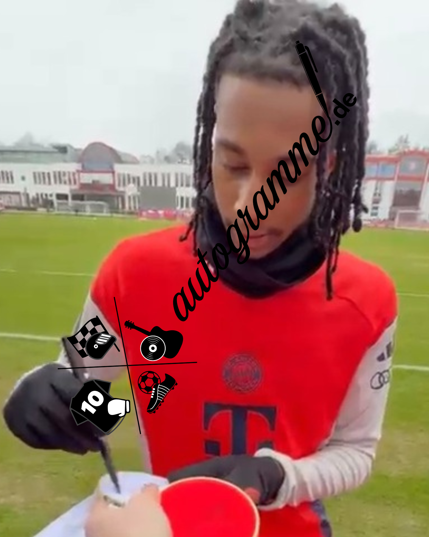 Bayern München Trikot Michael Olise signiert im Rahmen COA Adidas 140