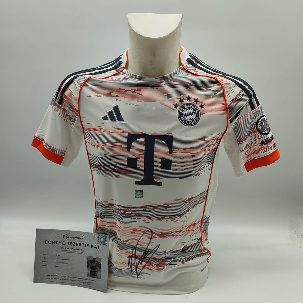 Bayern München Trikot Dayot Upamecano signiert Autogramm Adidas COA 164