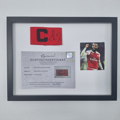 Kapitänsbinde Alexandre Lacazette signiert im Rahmen FC Arsenal Autogramm COA