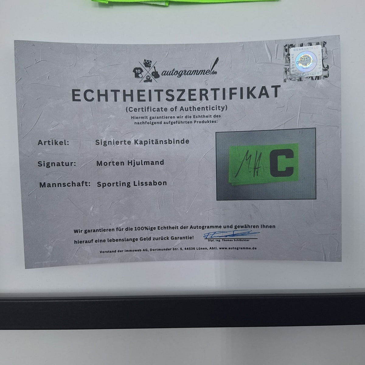Kapitänsbinde Morten Hjulmand signiert im Rahmen Sporting Lissabon Autogramm COA