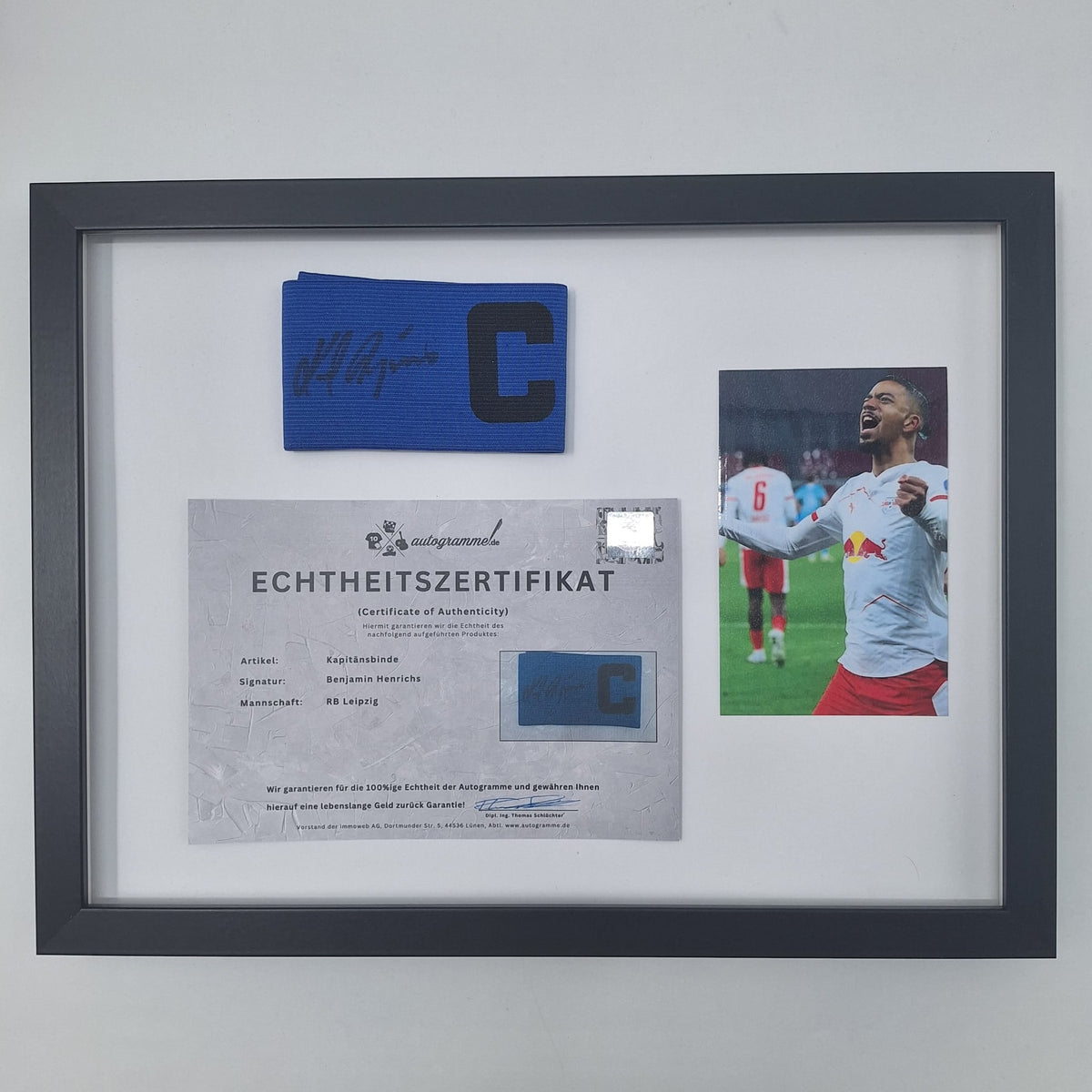 Kapitänsbinde Benjamin Henrichs signiert im Rahmen RB Leipzig Autogramm COA