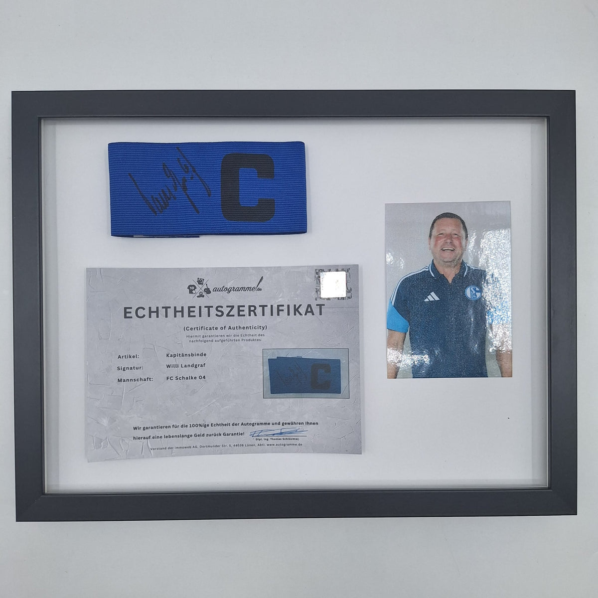 Kapitänsbinde Willi Landgraf signiert im Rahmen Schalke 04 COA blau