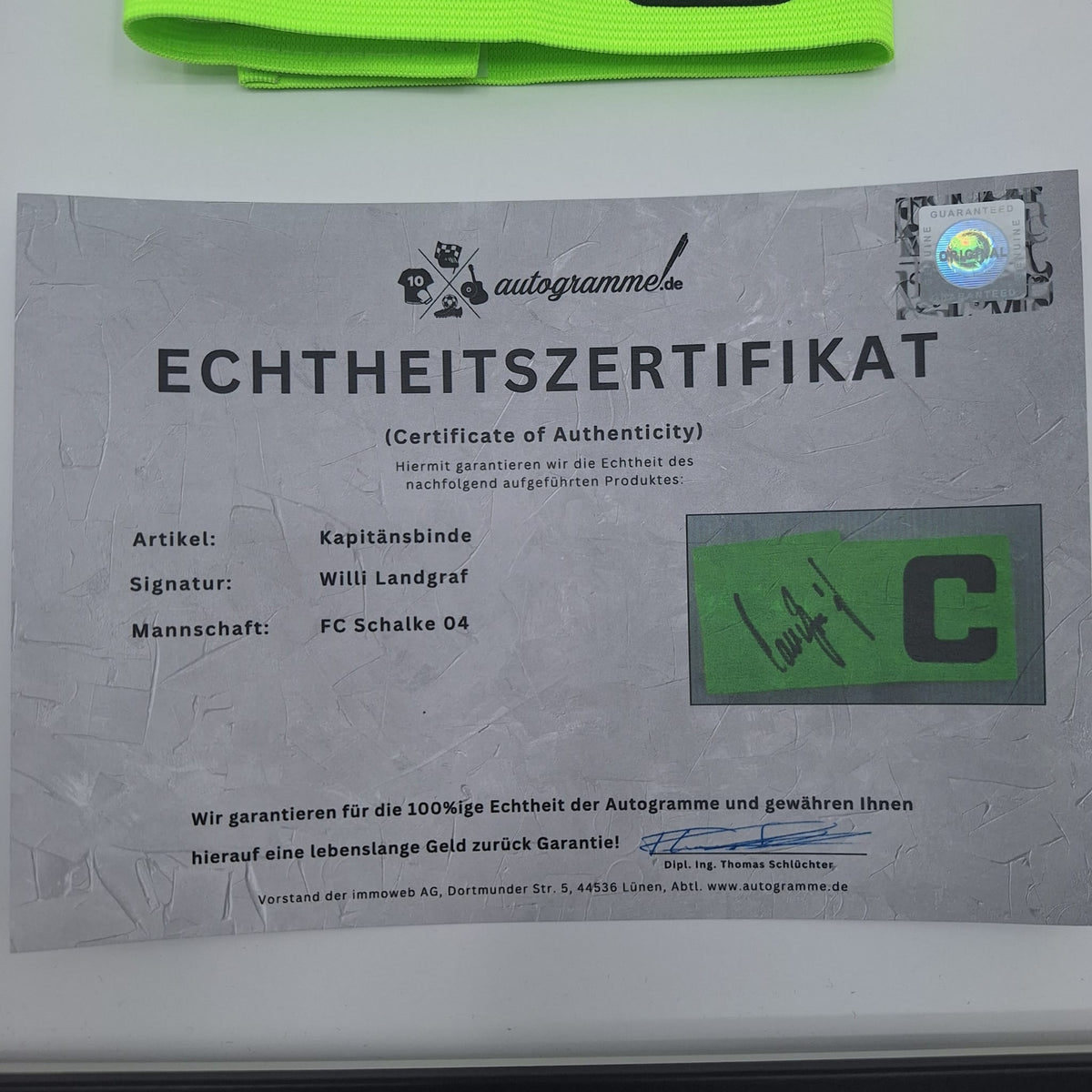 Kapitänsbinde Willi Landgraf signiert im Rahmen Schalke 04 COA grün