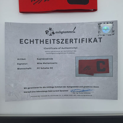 Kapitänsbinde Mika Wallentowitz signiert im Rahmen Schalke 04 COA rot