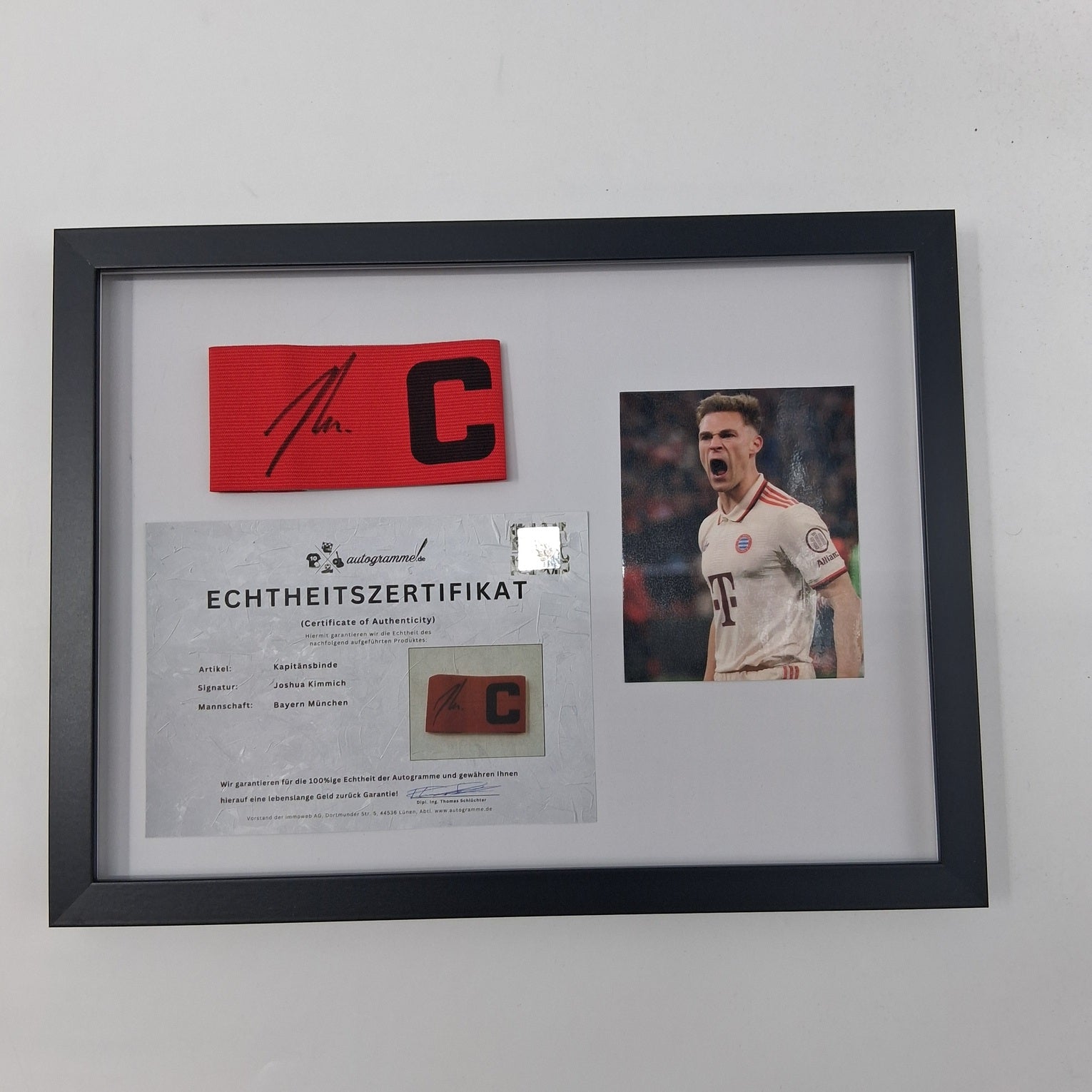 Kapitänsbinde Joshua Kimmich signiert im Rahmen Bayern München COA Autogramm