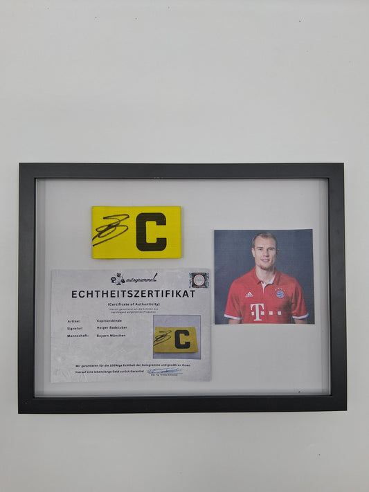 Kapitänsbinde Holger Badstuber signiert im Rahmen Bayern München Autogramm COA