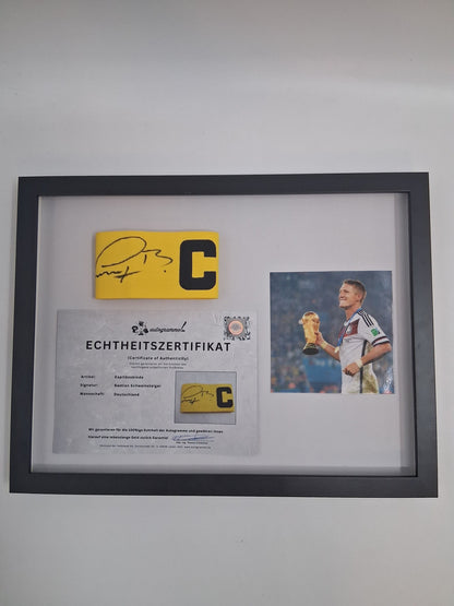 Kapitänsbinde Bastian Schweinsteiger signiert im Rahmen Deutschland DFB Autogramm