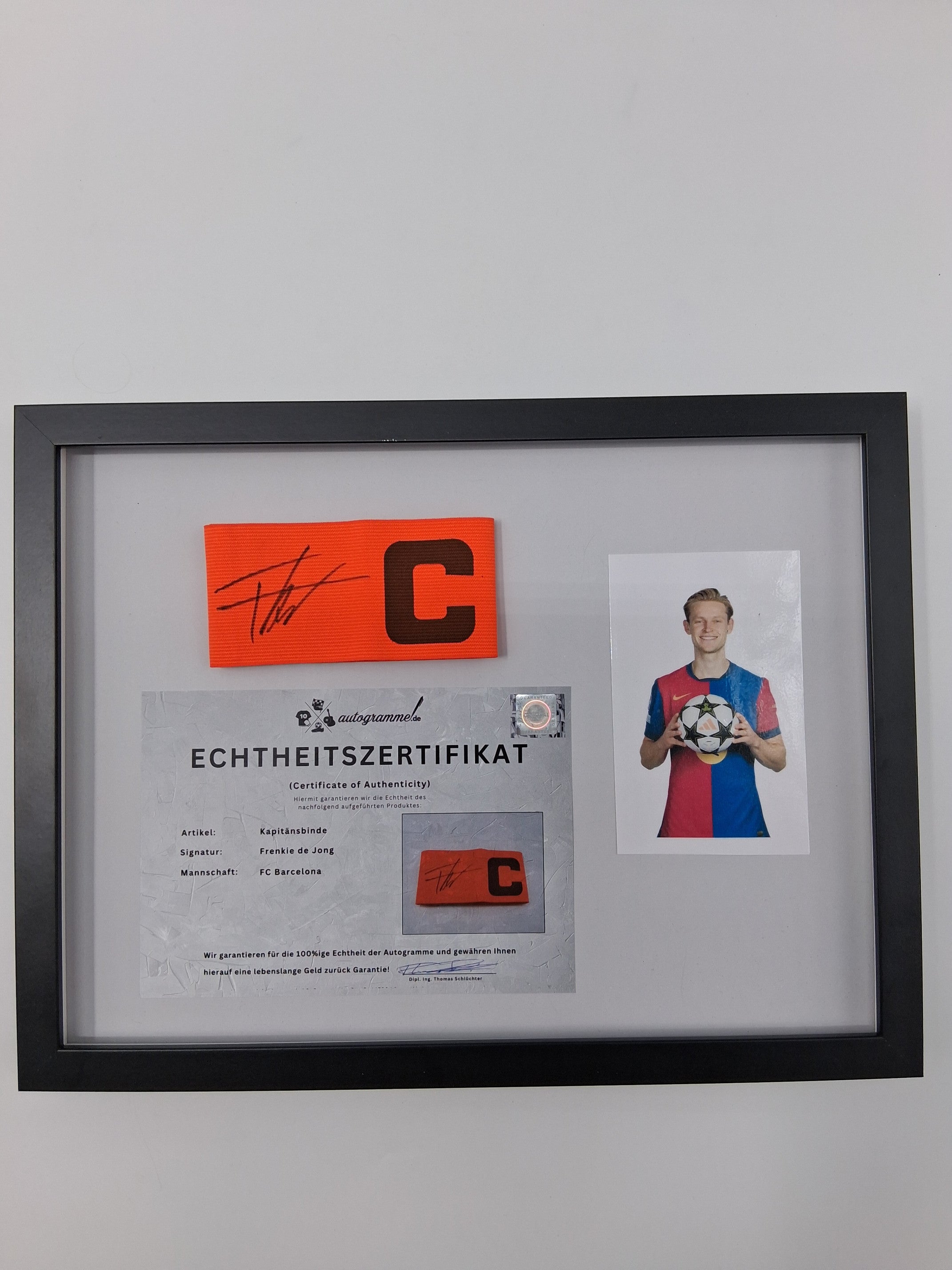 Captain's armband signed by Frenkie de Jong in a frame FC Barcelona COA New Autograph
