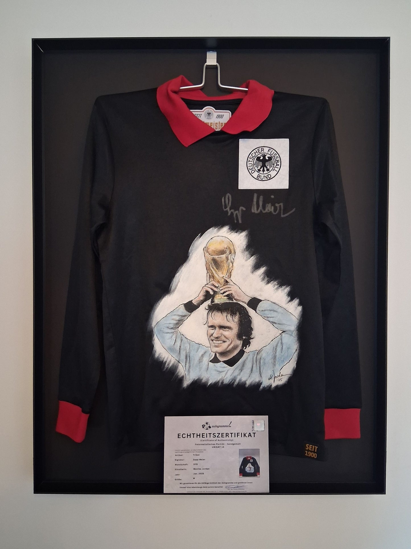 DFB Trikot Portrait Sepp Maier handgemalt und signiert im Rahmen M