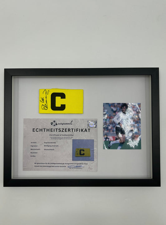 Kapitänsbinde Wolfgang Overath signiert Fußball Autogramm COA  im Rahmen