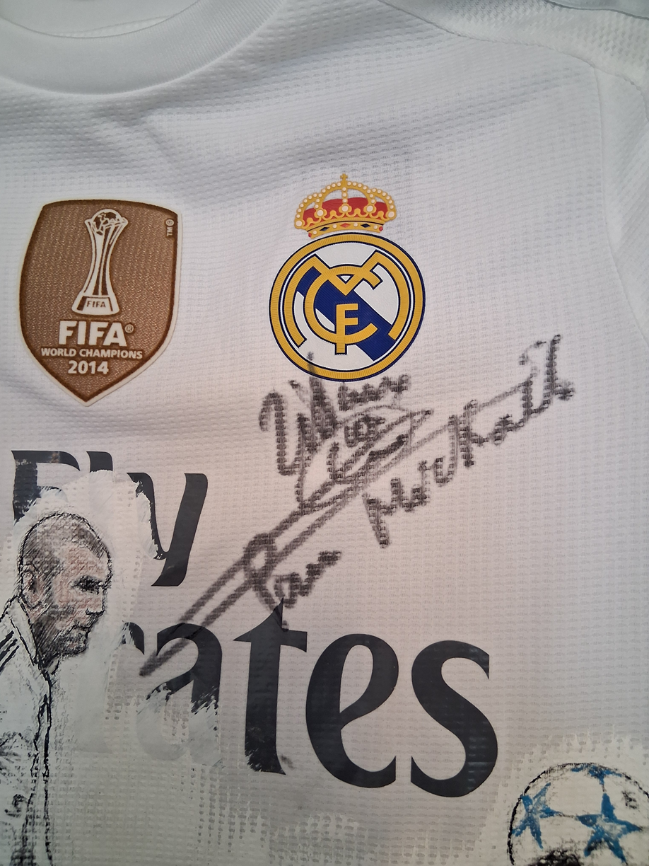 Real Madrid jersey portrait zinedine zidane hand painted and signed adidas 164