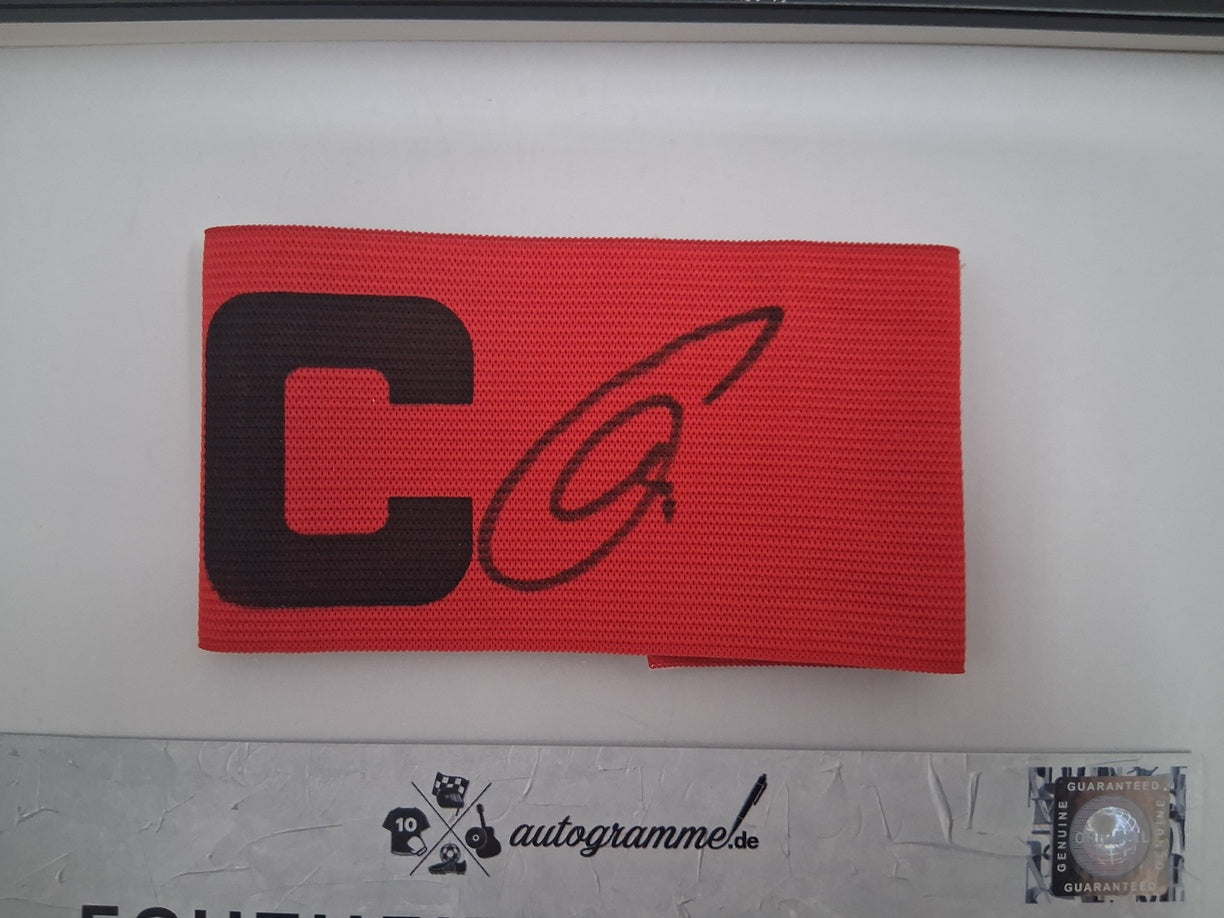 Kapitänsbinde Granit Xhaka signiert im Rahmen AFC Sunderland Autogramm Schweiz