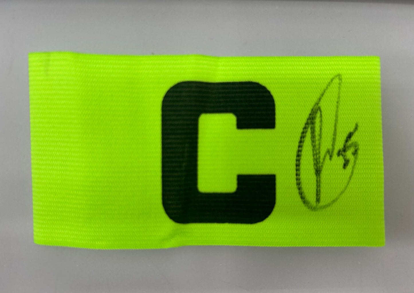 Kapitänsbinde Thomas Müller signiert im Rahmen FC Bayern München Fußball COA  Autogramm