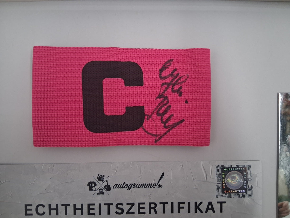 Kapitänsbinde Karl-Heinz Körbel signiert im Rahmen Eintracht Frankfurt Autogramm COA