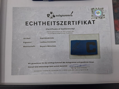 Kapitänsbinde Joshua Kimmich signiert im Rahmen Bayern München Autogramm