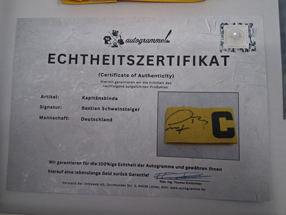 Kapitänsbinde Bastian Schweinsteiger signiert im Rahmen Deutschland DFB Autogramm