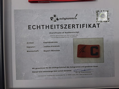 Kapitänsbinde Joshua Kimmich signiert im Rahmen Bayern München COA Autogramm