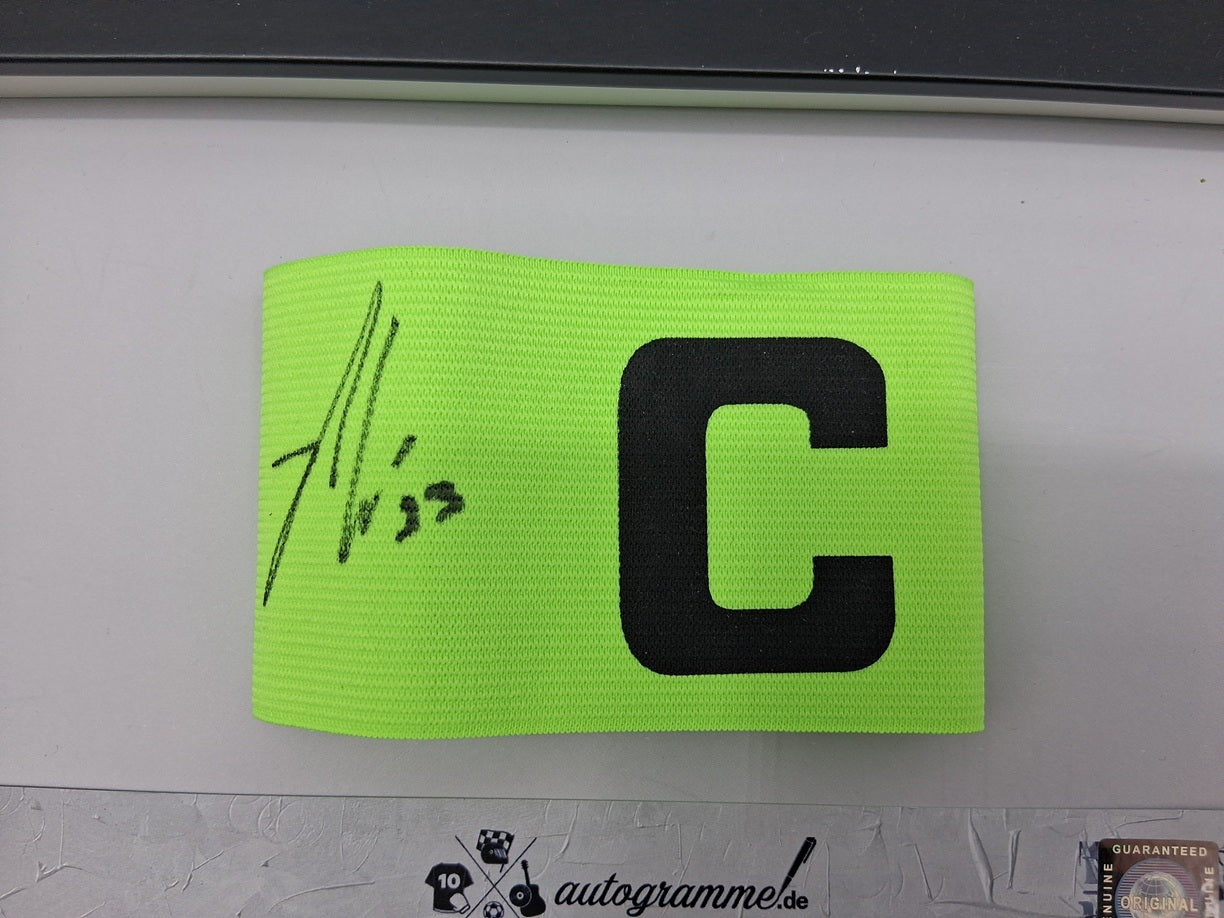 Kapitänsbinde Jonas Wind signiert im Rahmen Wolfsburg Autogramm COA