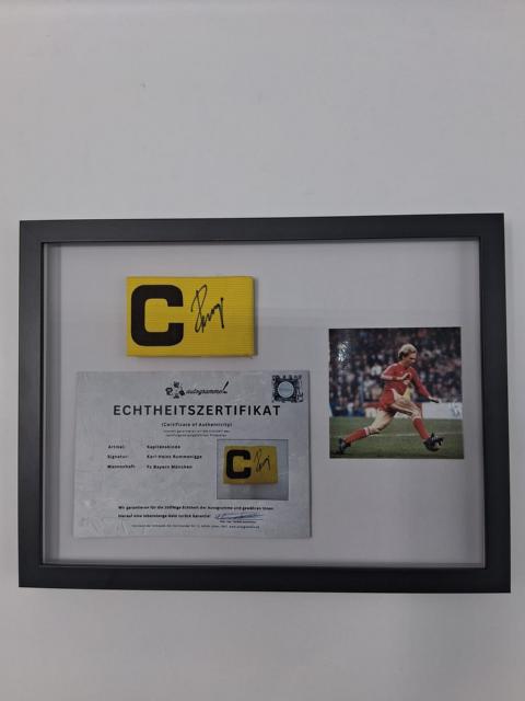 Kapitänsbinde Karl-Heinz Rummenigge signiert im Rahmen Bayern München Autogramm