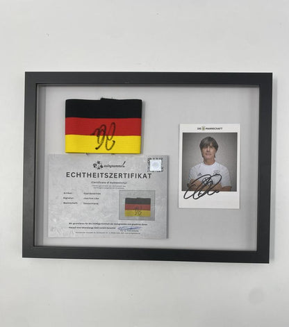 Kapitänsbinde Joachim Löw signiert im Rahmen Deutschland Autogramm COA Fußball