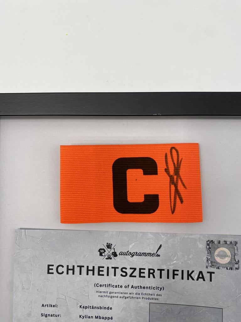 Kapitänsbinde Kylian Mbappé signiert im Rahmen Frankreich COA Autogramm