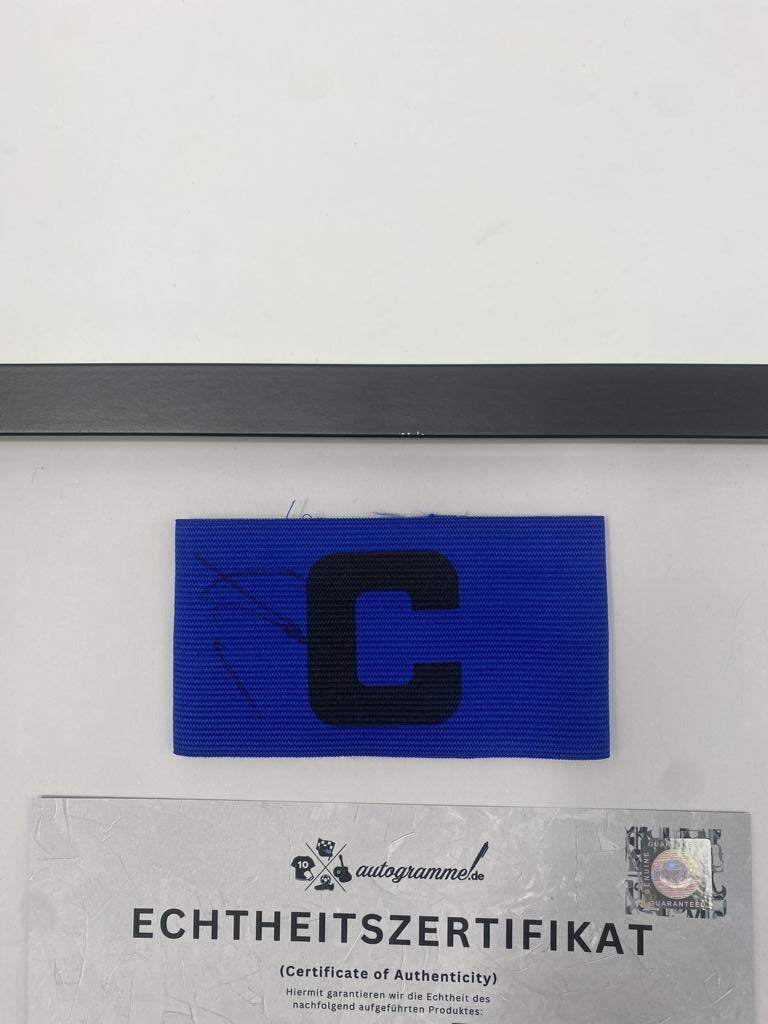Kapitänsbinde Xaver Schlager signiert im Rahmen Wolfsburg Autogramm COA