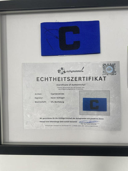 Kapitänsbinde Xaver Schlager signiert im Rahmen Wolfsburg Autogramm COA