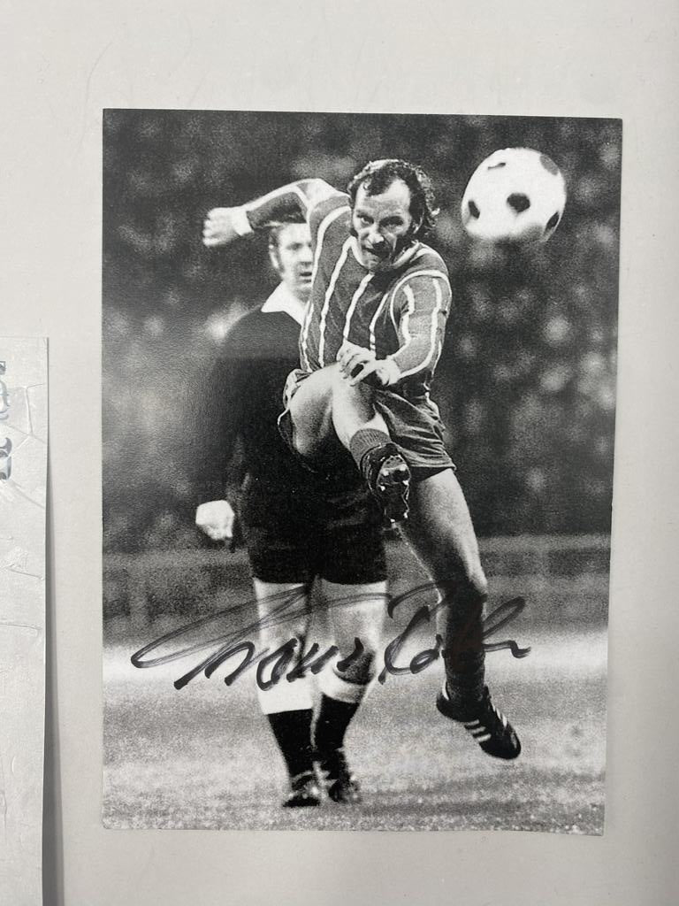 Kapitänsbinde Franz Roth signiert im Rahmen Bayern München Autogramm COA