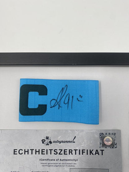 Kapitänsbinde Alexander Lacazette signiert im Rahmen FC Arsenal Autogramm COA