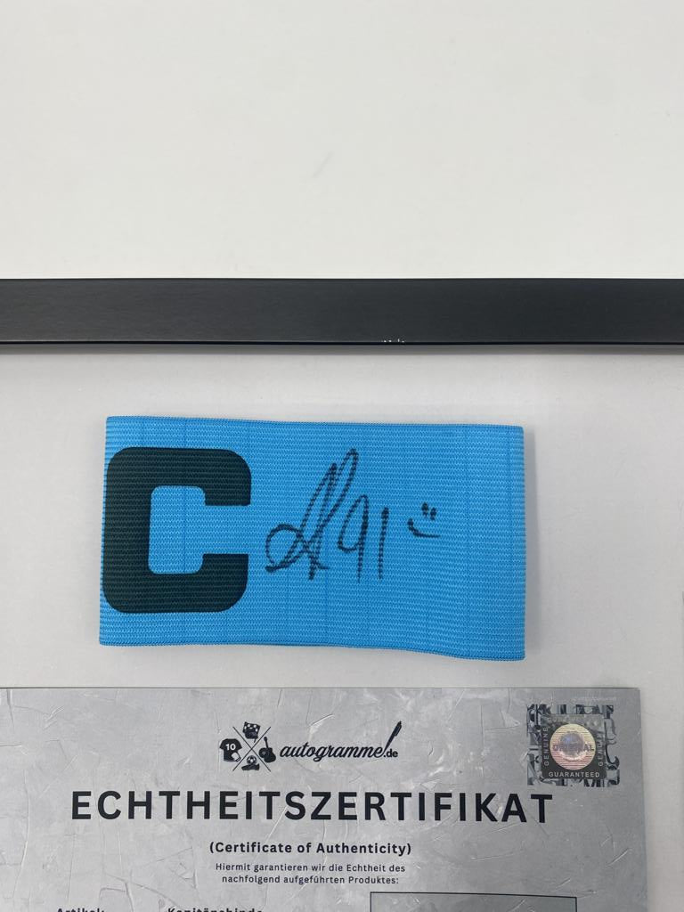 Kapitänsbinde Alexander Lacazette signiert im Rahmen FC Arsenal Autogramm COA