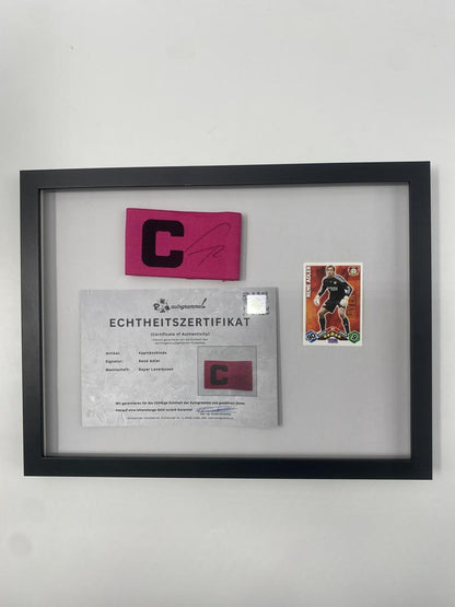 Kapitänsbinde René Adler signiert im Rahmen Bayer Leverkusen Autogramm