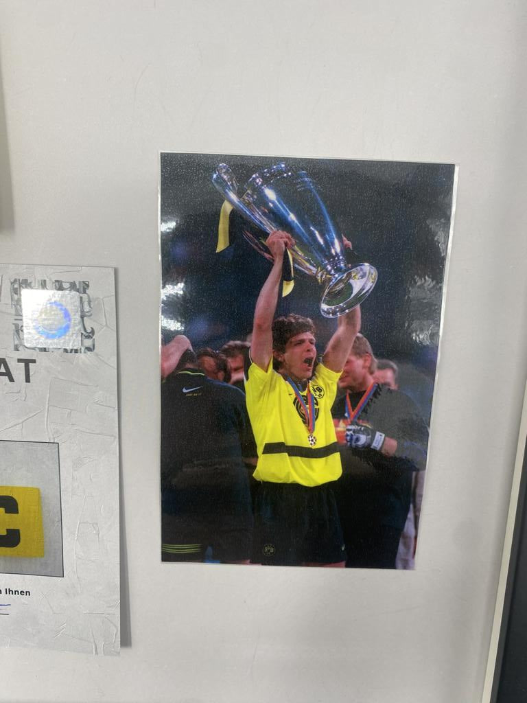 Kapitänsbinde Andreas Möller signiert im Rahmen BVB Autogramm COA