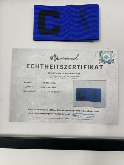 Kapitänsbinde Andreas Luthe signiert im Rahmen FC Union Berlin Autogramm COA