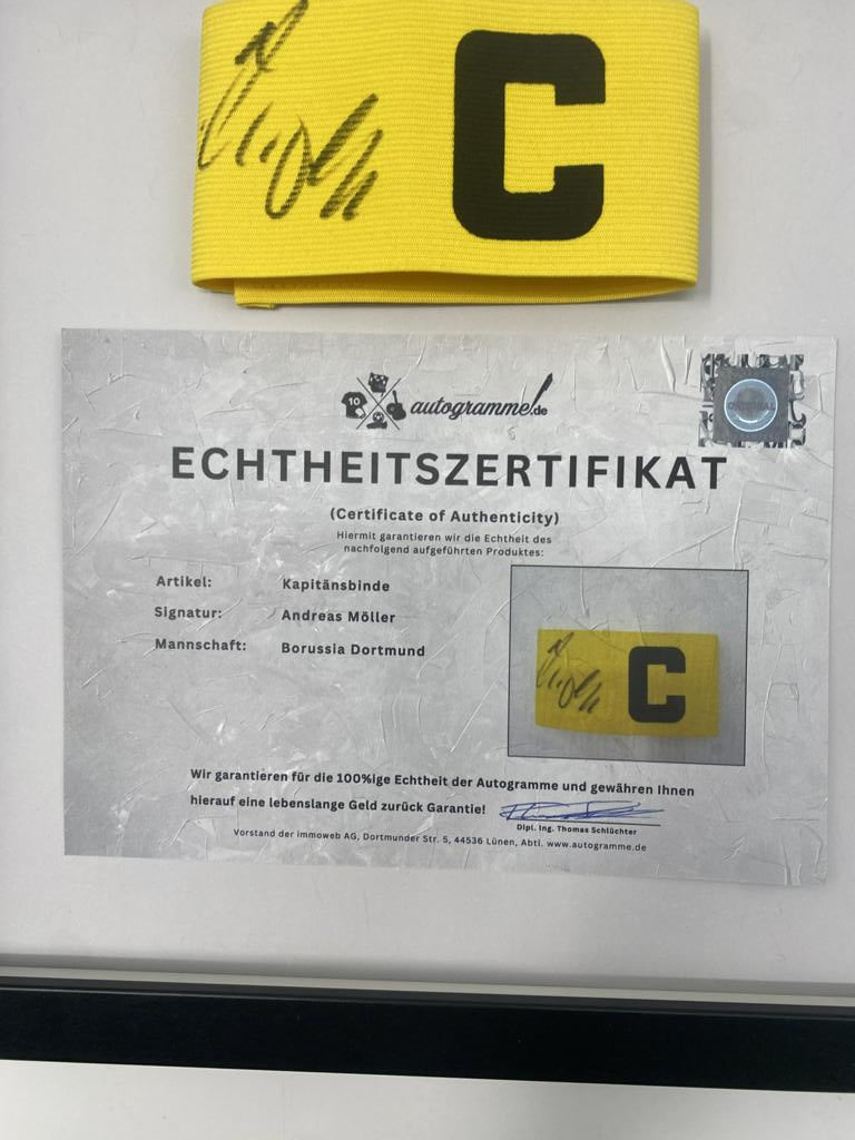 Kapitänsbinde Andreas Möller signiert im Rahmen BVB Autogramm COA