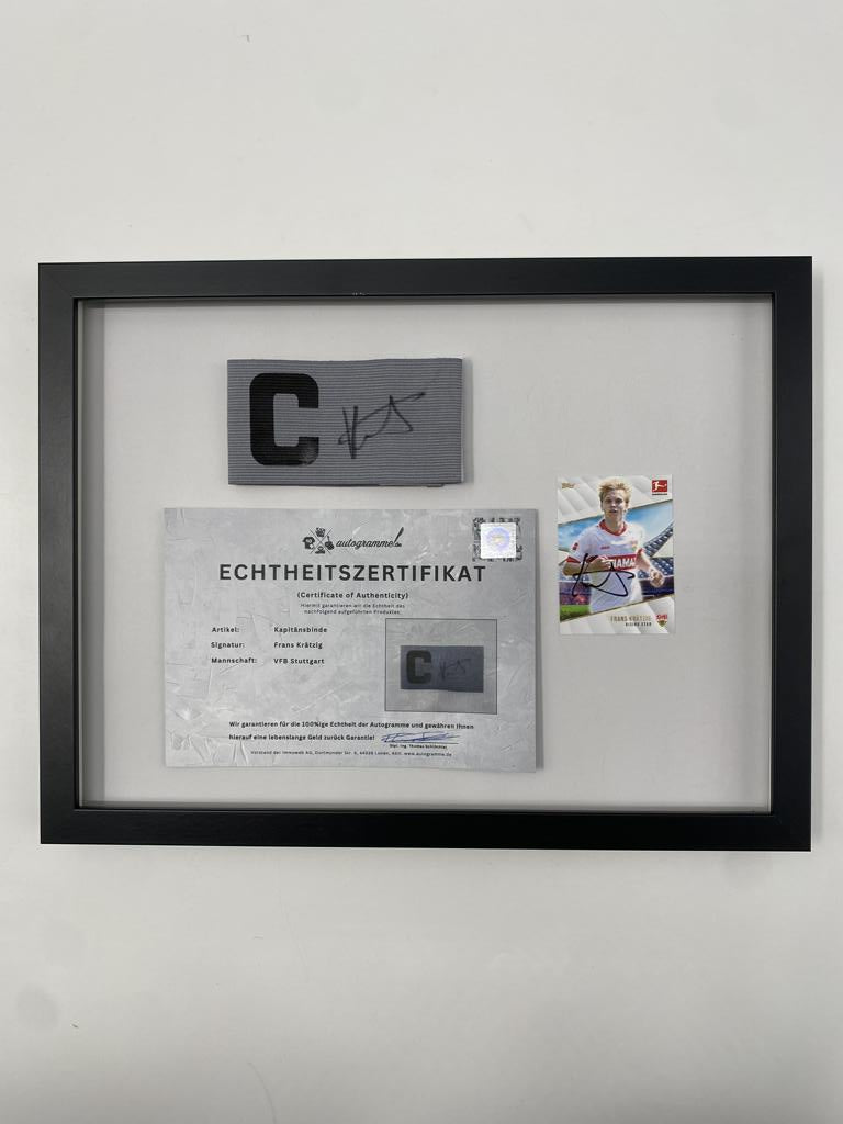 Kapitänsbinde Frans Krätzig signiert im Rahmen VFB Stuttgart Fußball Autogramm