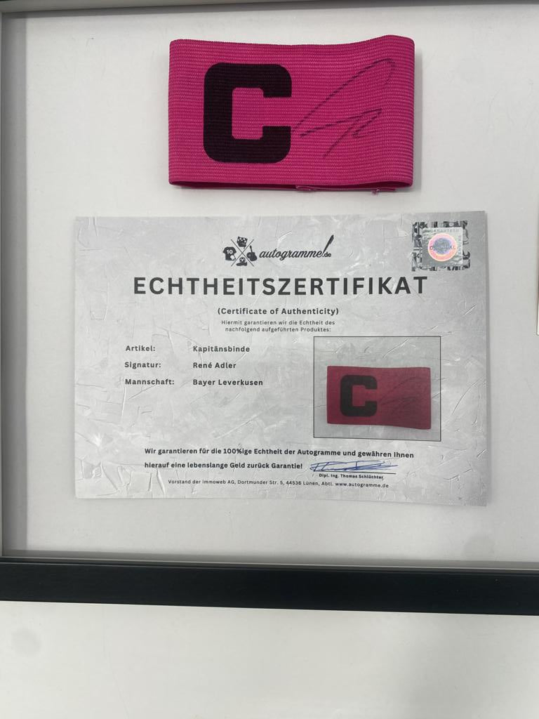 Kapitänsbinde René Adler signiert im Rahmen Bayer Leverkusen Autogramm