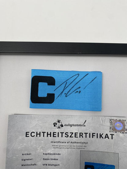 Kapitänsbinde Deniz Undav signiert im Rahmen VFB Stuttgart Fußball Autogramm