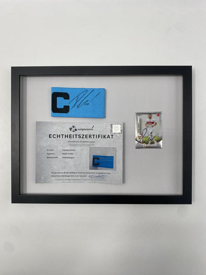 Kapitänsbinde Deniz Undav signiert im Rahmen VFB Stuttgart Fußball Autogramm