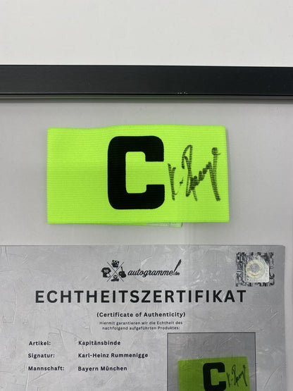 Brazalete de capitán firmado por Karl-Heinz Rummenigge enmarcado, autógrafo del Bayern de Múnich