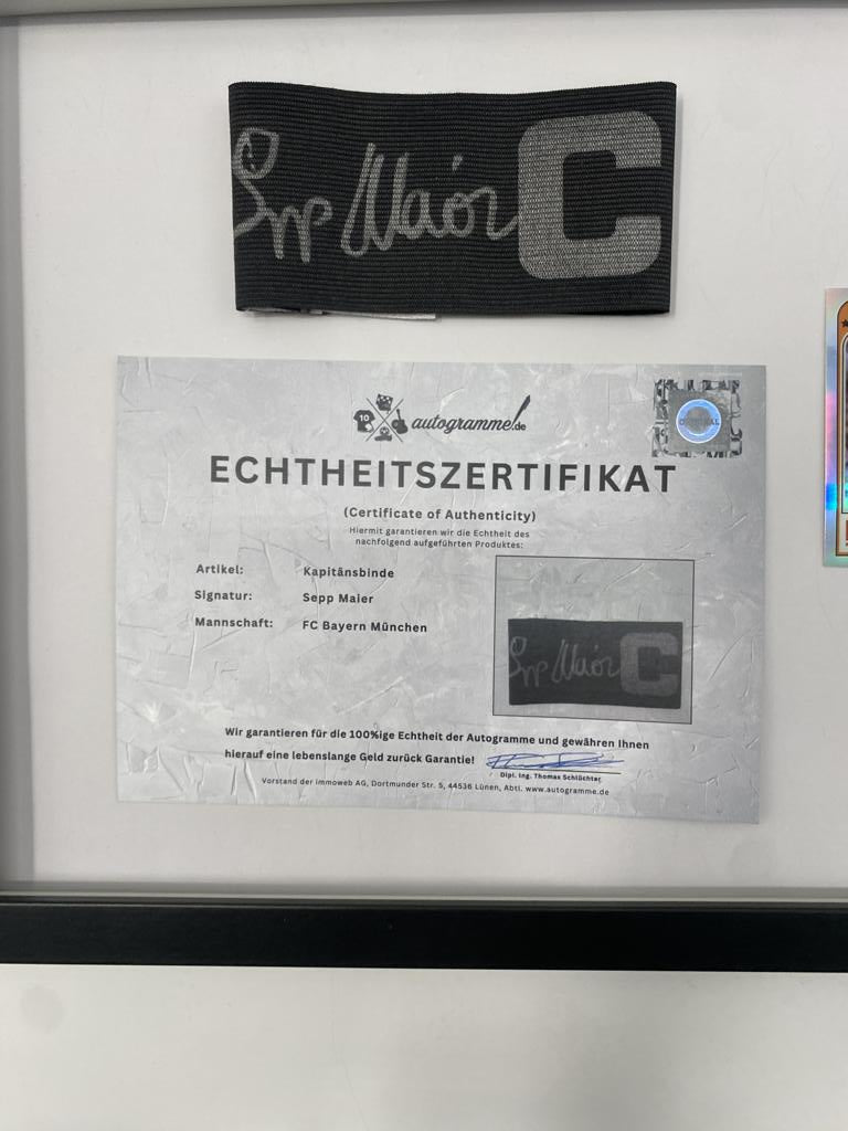Kapitänsbinde Sepp Maier signiert im Rahmen Bayern München Fußball COA